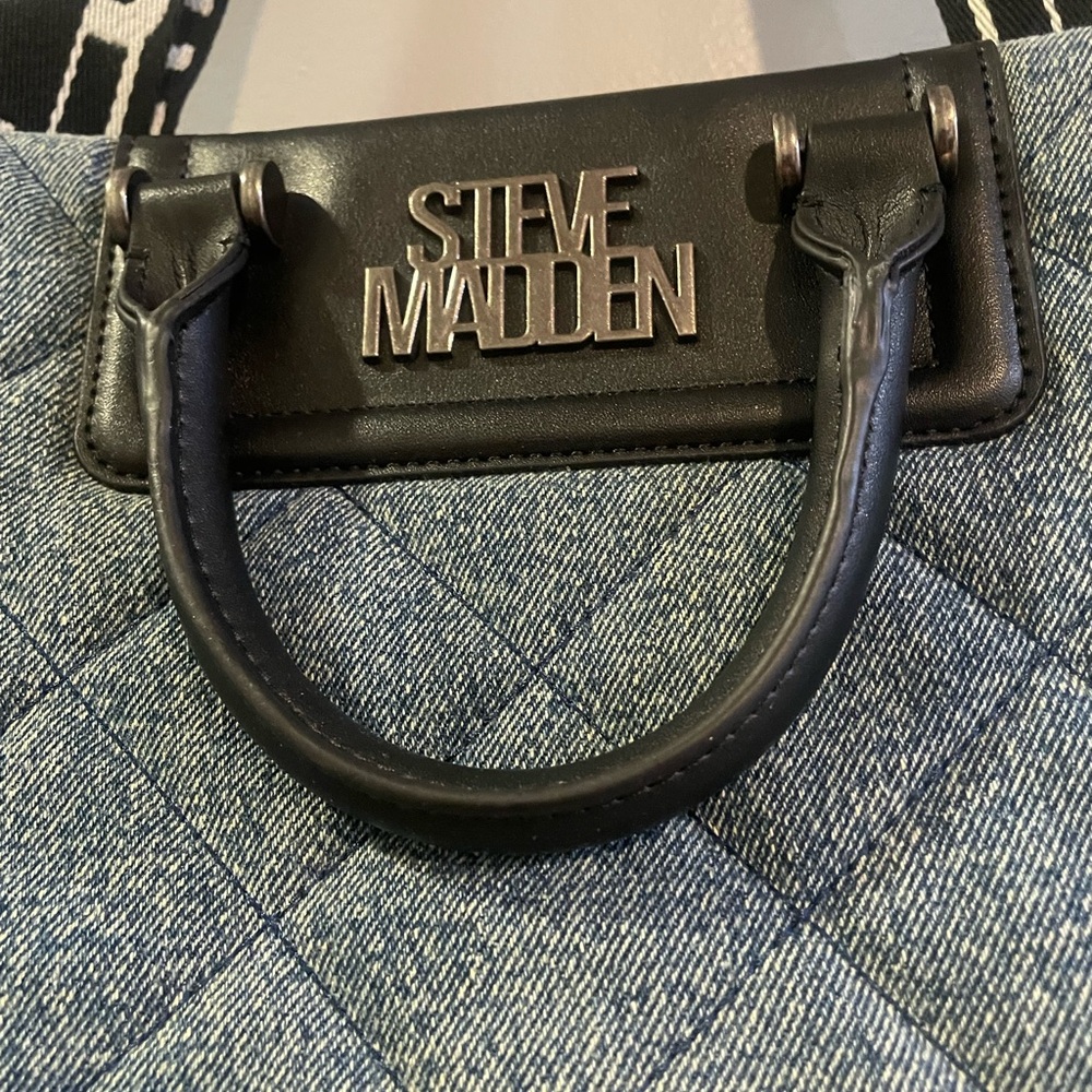 Gucci Ferragamo Steve Madden Giftaway Entry *** 4 SALES TO GO*** - Picture 14 of 14